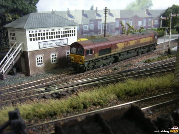 Ein seltener Gast in Philtown: normalerweise auf der Clubanlage des MEC N-Spur Austria mit einem schweren Fährbootwagenzug unterwegs, weilt sie heute als Engineering-Train im Terminus - Weathered EWS Class 66 ...