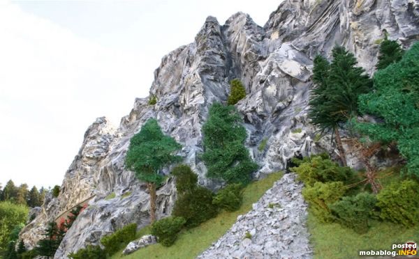 Entlang der Weinzettelwand befinden sich mehrere kleine Querstollen, die zur Vermessung und zum Abtransport des Bruchmaterials verwendet wurden und deren Schuttkegel man teilweise heute noch erkennen kann.