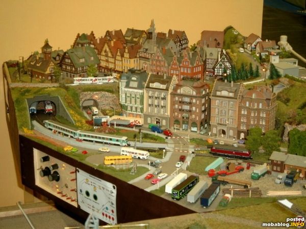 Ausgangspunkt unserer Reise ist das Wendemodul mit Altstadt, Straßenbahn und kleinem Bahnhof