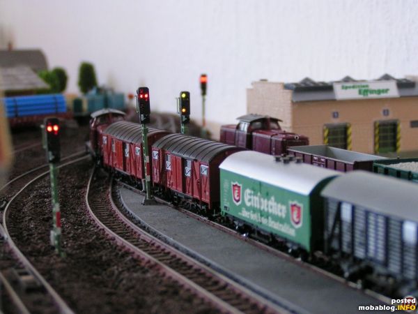 Hier eine Ausfahrt aus dem neugebauten Bahnhof.