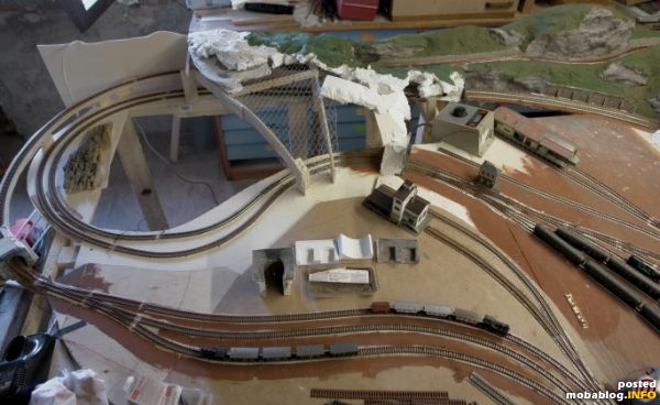 Ostseite und am unteren Bildrand der kleine Nebenbahn-Bahnhof