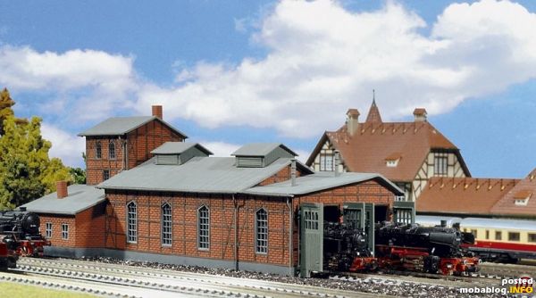 Lokschuppen vor der "Behandlung"