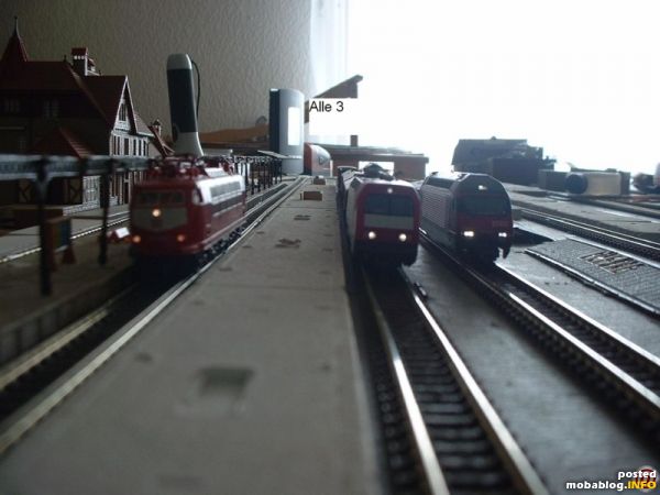 und hier alle von Andreas schon umgebauten Loks im Bild.
Ganz rechts eine RE 460 von Minitrix.