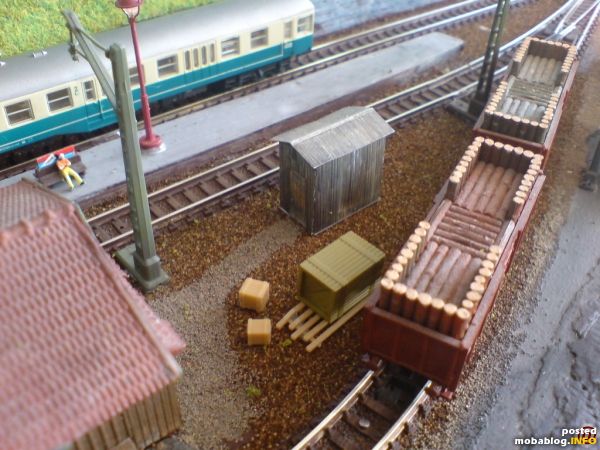 Die Hütte ist übrigens ein Papierbausatz aus den Eisenbahnromantik Heften!