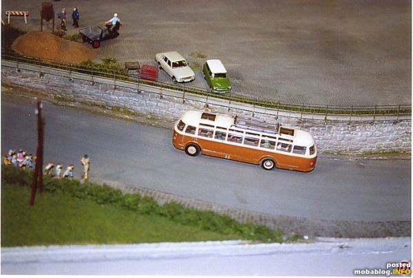 Umgebauter Bus für das Faller Car-System