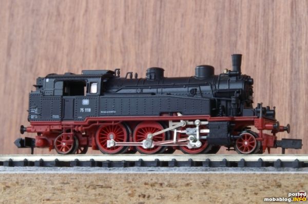 Hier nun das nachgekommene DB-Gehäuse, als 75 1118 beschriftet und mit hohem Schornstein.