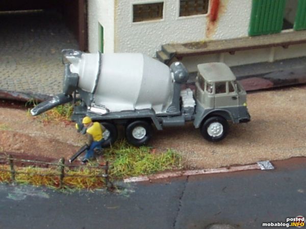 Nun kann die Ware an der Baustelle entladen entladen werden
