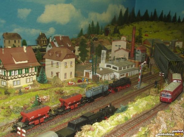 Zugbegegnungen 2 Zügen nach Neudorf, Güterzug mit Eigenbausilowaggon und Schienenbus sowie 1 mal aus Neudorf kommend mit P8 und Personenzug mit Dreiachsumbauwaggons