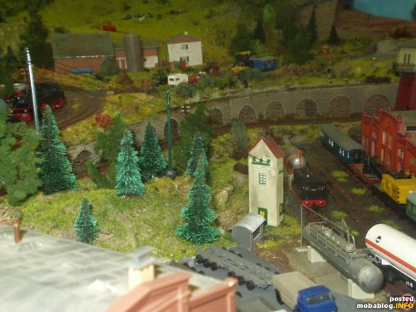 Teilansicht Lokschuppen mit Dieseltankstelle