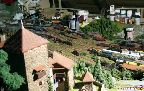 Von der Burg Branzoll aus kann man das ganze Bahnhofs-Areal überblicken...Sogar das Chaos im Hintergrund:-)