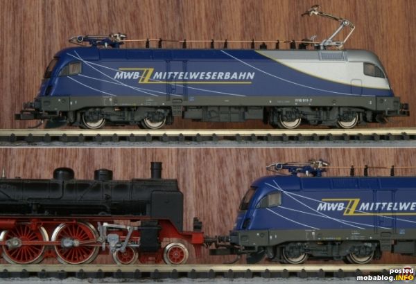Die umgebaute Lok liegt nun tiefer und die Kontrolle mit der Minitrix 17 zeigt, dass nun auch die Pufferhöhen gut stimmen.
Mit folgenden Eingriffen habe ich die Lok tiefer gelegt:
Rahmen
======
Die Rahmenverlängerungen, ...