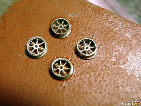 Christians fertig verlötete und aus dem Rahmen heraus getrennte Räder.