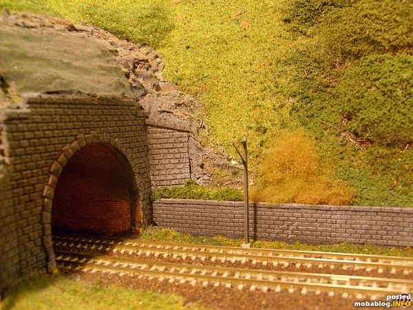 Aus Sicherheitsgründen wurde über dem Tunnelausgang ein Netz gespannt.