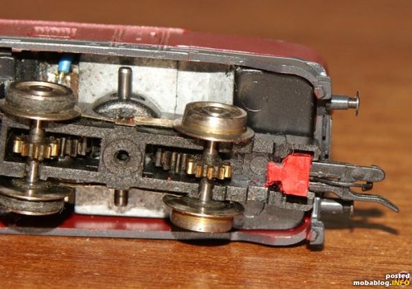Und hier die Lok mit der neuen Kupplung: