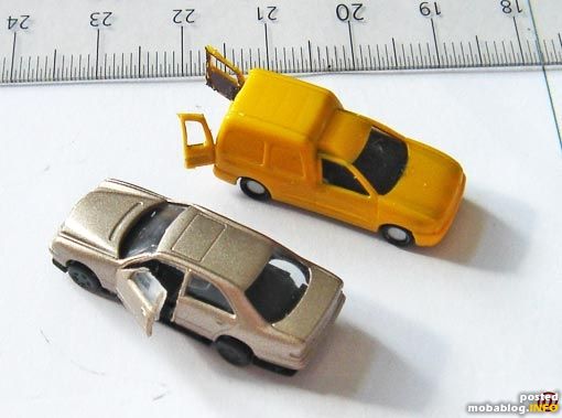 Zum Abschluss weitere "geöffnete" Fahrzeuge im Detail. Die schwierigste Operation war der VW-Caddy: der Holm zwischen den beiden Türflügeln war nur 0,8 mm stark und musste in der Mitte getrennt ...