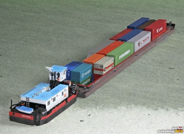 23.11.2007: Es ist vollbracht -- der komplette Schubverband ist zum Probeschwimmen auf eine Stück Krepppapier gesetzt.