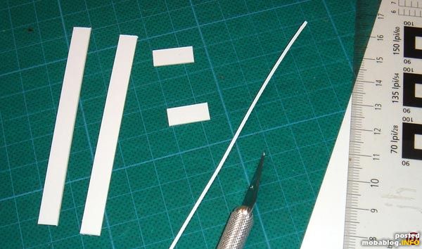 Die Styrenstreifen für die 6,5-mm-Erhöhung der Bordwände sind aus 0,75-mm-starkem Kunststoff geschnitten, ebenso der 1-mm-starke Streifen für die Randverstärkung.