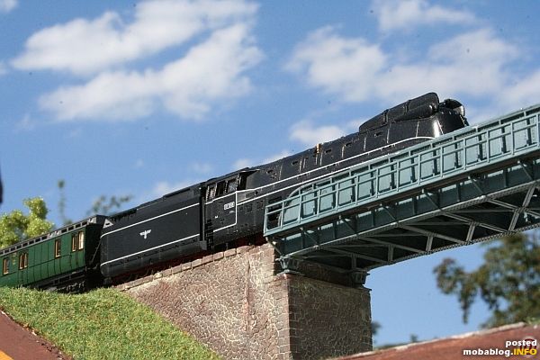 Das Autobahnmodul mal herausgeholt und im Freien präsentiert.