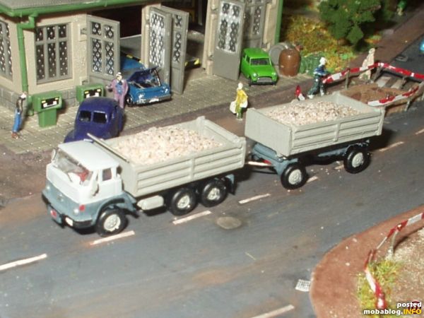 Vorbei geht es an der Tankstelle und der Gashausanschlußbaustelle