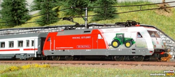 ... wurde kurzerhand zur Werbelok für John Deere und dem Wiking-Modell.