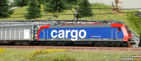 Die neue Minitrix-Lok der SBB Cargo BR 482 musste sich gleich mehrere Varianten gefallen lassen...