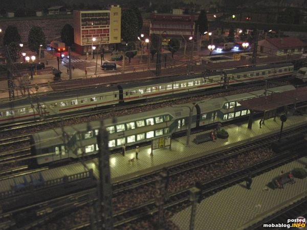 Hier die Ansicht auf den Bahnhofsbereich, unter den D�chern der Bahnsteige sollen noch SMD LED eingebaut werden.