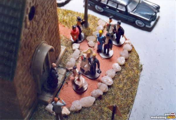 Hochzeit. Ein grosser Tag im kleinen Dorf. Und die Presse ist auch schon da.