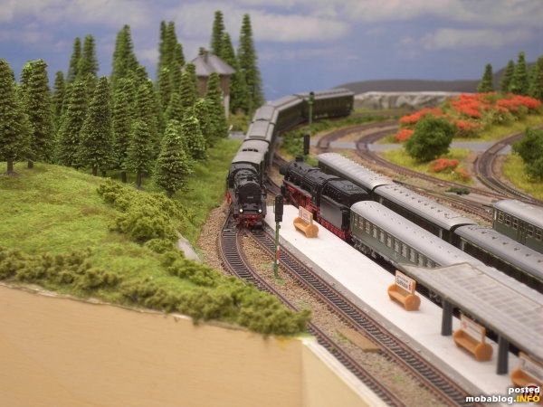 BR 62 002 mit Abteilwagen fährt in Gleis 10.