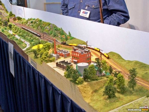 In der Modulanlage eingebettet fand reichlich Zugverkehr statt