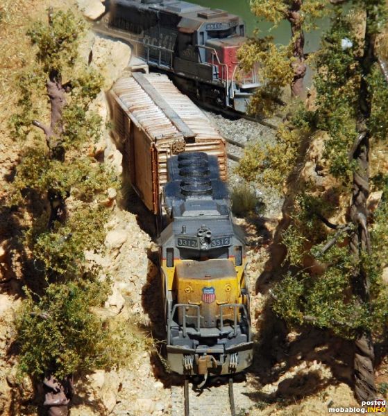 AZL UP SD40-2 Snootnose