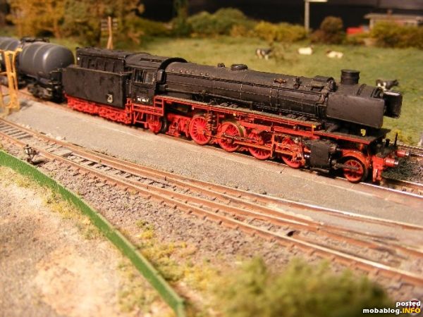 eine 042 vom BW Rheine ist die Zuglok des Kesselwagenzuges