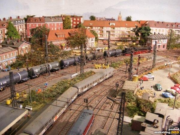 Der Bahnübergang am südlichen Ende, noch wenige KM bis zum Rbhf.