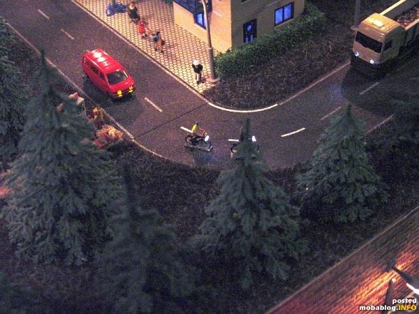 Nun habe ich es doch geschafft, die beiden Fahrradfahrer auf der Straße