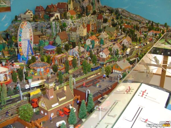 Modelbaan met het analoge bedieningspaneel.