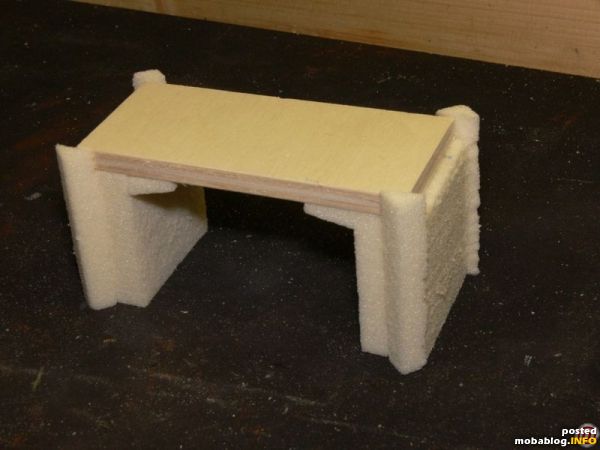 Das „Fundament“ für die künftige Brücke bildeten 4 zugeschnittene Vorsprünge und 4 kleine Keile für die spätere Auskleidung.