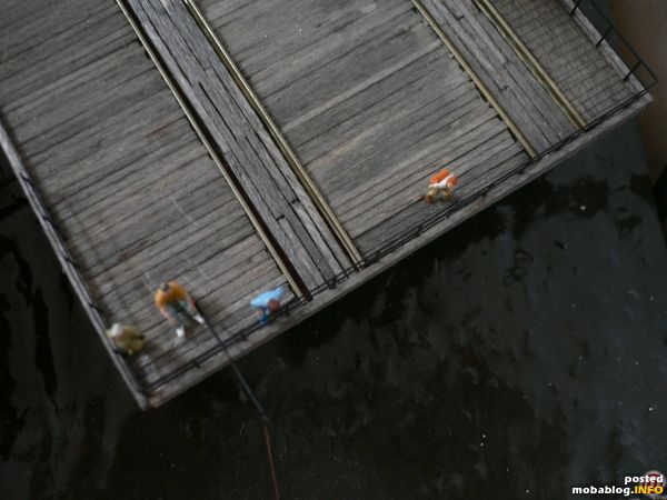 Blick auf den Fähranleger. Hier ist Angler Jorgen äußerst fleißig. Jeden Morgen um 6.30 Uhr bezieht er Stellung.