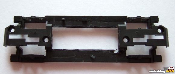 ... und nach Amputation des Mittelteils (Proxxon oder scharfes Bastelmesser). Die Bohrungen für die Befestigungsschrauben bleiben erhalten