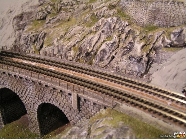 Viadukt, Felsen und Mauer. Doch der Landschaftsbauer hat noch viel zu tun!