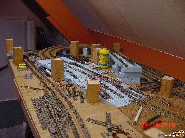 Linker teil der anlage, die unterbau und schattenbahnhofe entstehen.