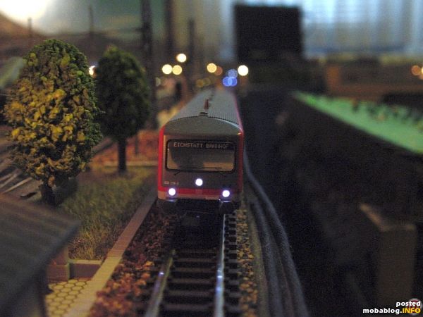 BR 628 : Hier hat man etwas mehr Platz. Die Glühlampen werden entfernt, in den Innenräumen wird unten etwas Pappe eingeklebt, dann werden die LED ( 1 x rot / ...