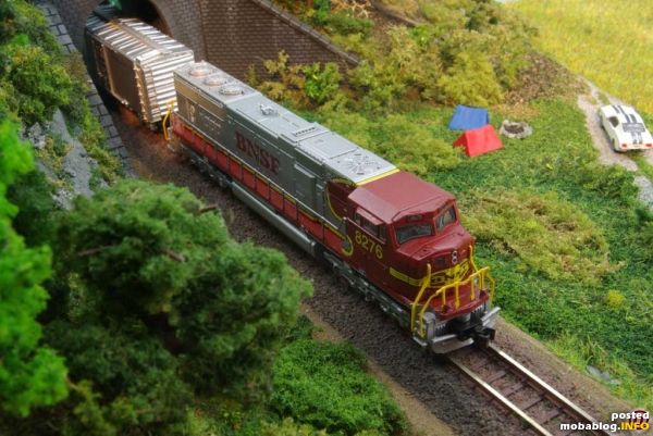 Noch exotischer wird es mit der SD75 (vom US-Hersteller AZL). Auch diese Perspektive ist interessant und vor allem auch erklärbar (Berg).