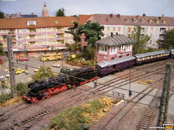Ein Sonderzug mit dem historischen Rheingold und 18.3 (Lemaco) erreicht Rheine Nord
