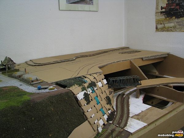 Erste Probe mit Stellprobe der Brücke für die Nebenbahn.