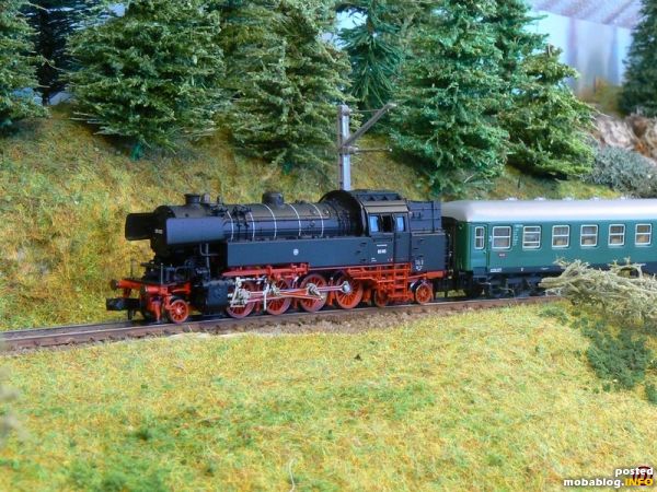 Der FL BR065 mit drei Mitteleinstiegswagen von Arnold.