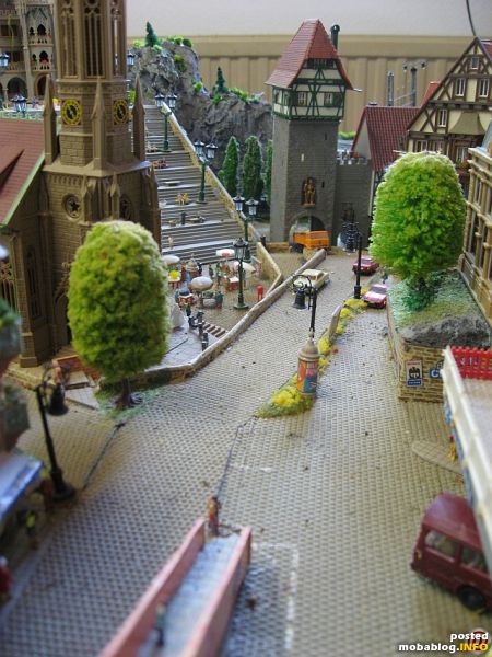 Bahnhofsplatz und Bahnhofstrasse mit Blick auf das Altstadttor