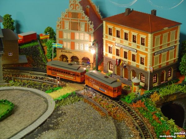 Ich habe auf meine modelleisenbahn eine alte straßenbanh laufen.