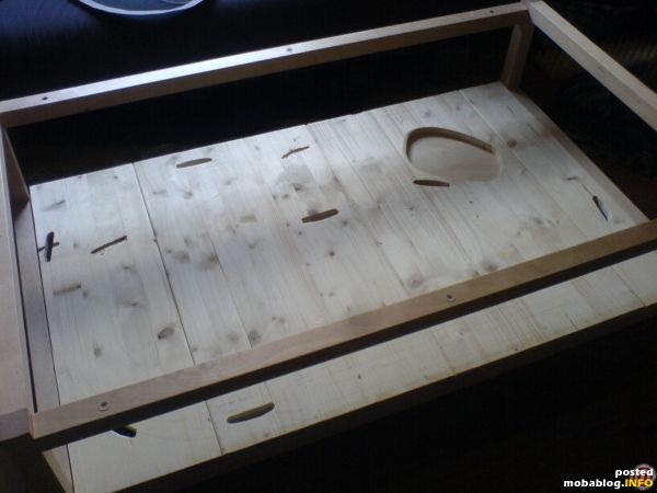 Da ist das Grundgerüst meiner Anlage. Ein einfacher Couchtisch aus einem Schwedischen Möbelhaus mit Glas abdeckung und den Innenmaßen von 112 x 70cm