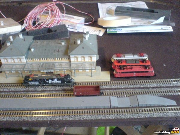 Viele Testfahrten folgten und der erste Schotter hat den Weg zu den Gleisen gefunden.
Fortsezung folgt...
Hier jetzt zu Teil 2: http://www.mobablog.info/blog.php?id=783