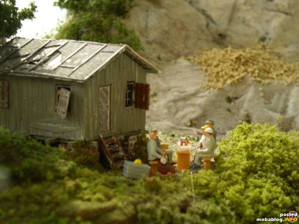 Mittagspause! Die Arbeiter pausieren, während die Sträflige schufften! So war die Szenerie zumindest geplant!
