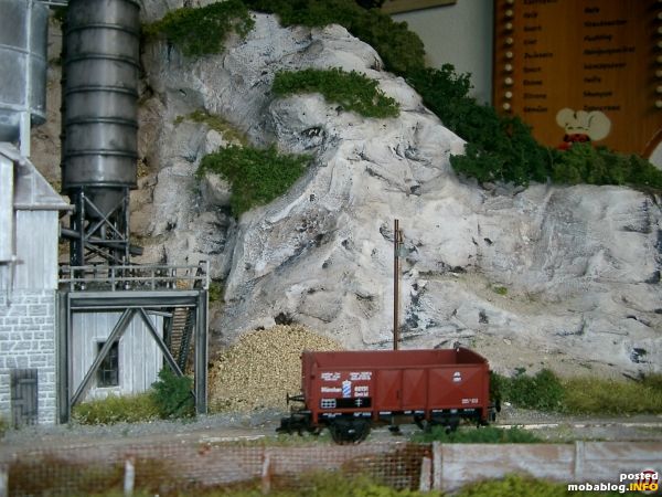 Der Kalksteinfelsen! Sollte es zumindest darstellen, ob es gelungen ist weis ich nicht, hab so einen Felsen bisher noch nicht bewusst angeschaut.